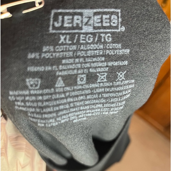 Candlelight Tshirt in black with Embroidered candles in XL - Picture 5 of 5